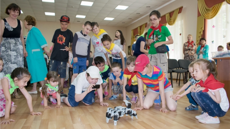 Педагоги чебоксарского «Кванториума» провели мастер-классы для детей с ОВЗ