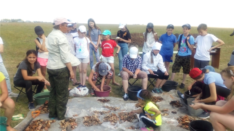Чебоксарские школьники выехали на ознакомительную экскурсию в места ведения раскопок