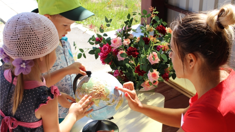 Увлекательное лето: в столичных детских садах проводятся творческие мероприятия
