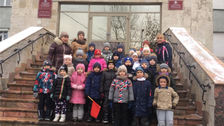 Сотрудники Госавтоинспекции Чувашии организовали для чебоксарских дошкольников экскурсию в музей ГАИ