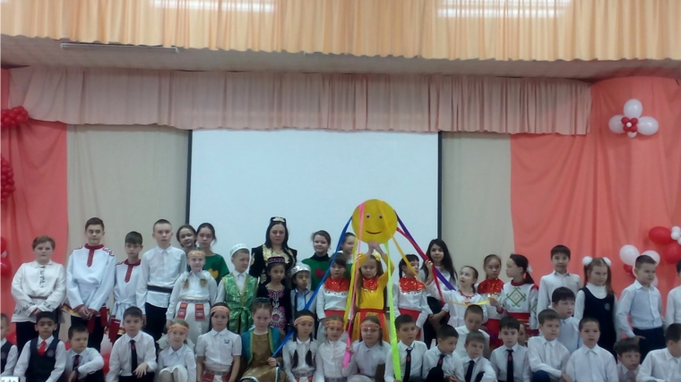 В чебоксарской школе № 62 отметили Международный День родного языка