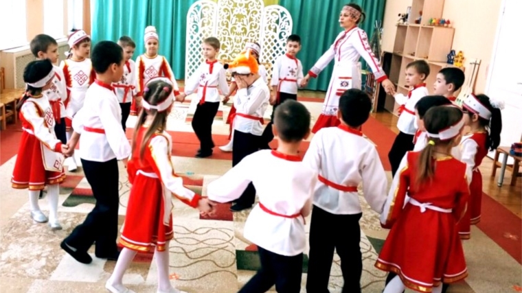 «Культурное наследие Чувашии заботливо и бережно храним»: в столичном детском саду прошло тематическое занятие «Чувашские народные игры»