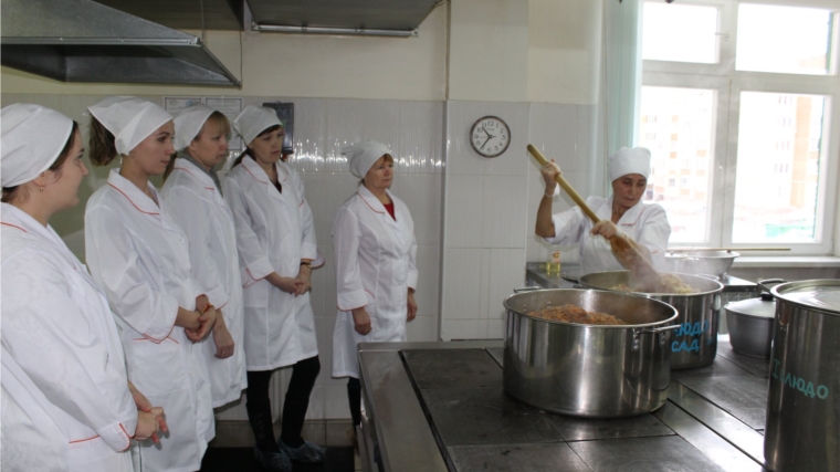 В детских садах города Чебоксары изучают качество организации питания