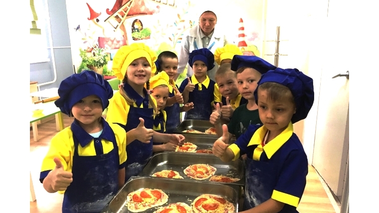 В столичном детском саду юные пиццамейкеры приготовили пиццу 550