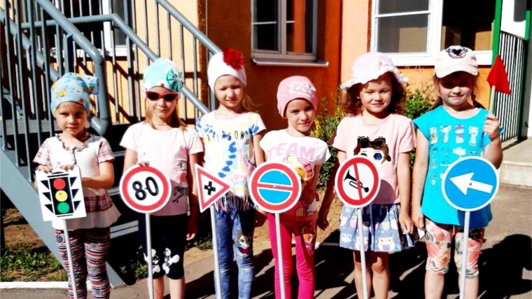 Воспитанники столичных детских садов изучают правила безопасности на дороге
