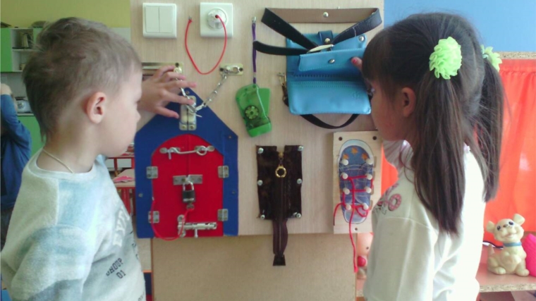В работе чебоксарских детских садов набирает популярность использование методического пособия «Бизиборд»