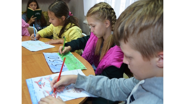В муниципальных лагерях города Чебоксары проходит городской конкурс рисунков «Устремленные ввысь»