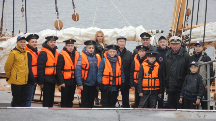 Юные моряки города Чебоксары на учебной парусной шхуне МДЦ "Артек".