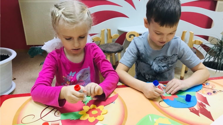 Воспитанники чебоксарских детских садов активно готовятся к празднованию Дня матери
