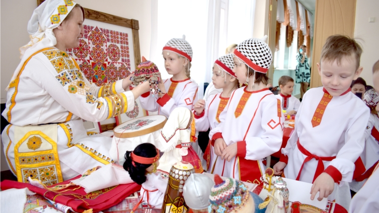 Празднование 100-летия Чувашской автономии в чебоксарских детских садах.