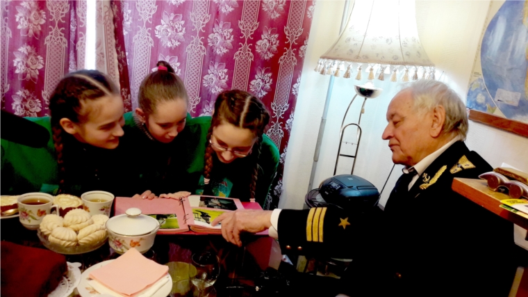 «75 славных дел ко Дню Победы»: волонтеры столичных школ посещают ветеранов