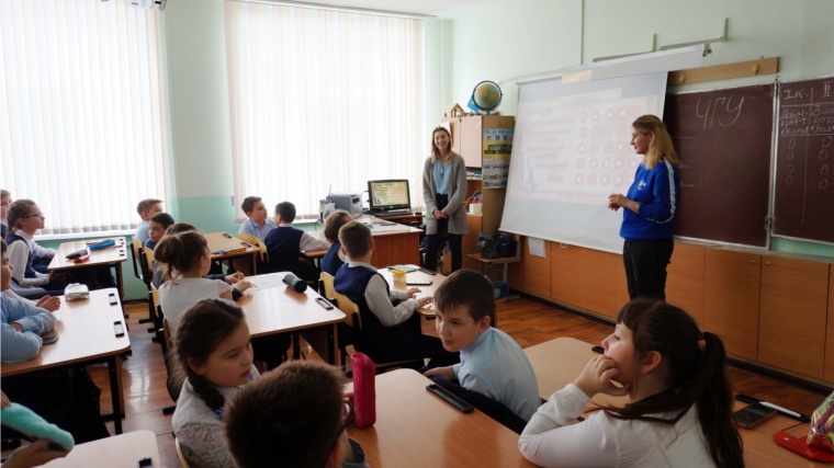 «Университет для детей»: ЧГУ им. И.Н. Ульянова в гостях у чебоксарской школы