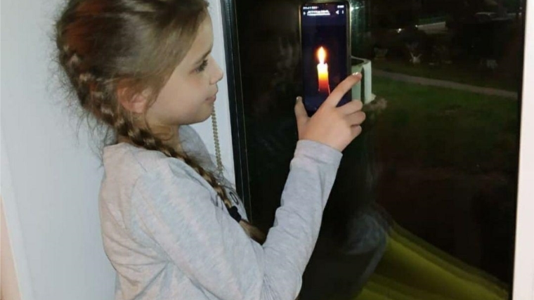 Чебоксарские школьники и воспитанники детских садов зажгли «Свечу памяти»