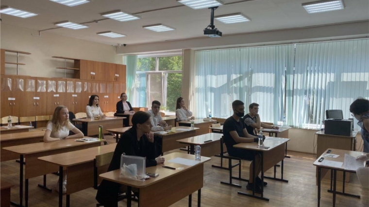 Чебоксарские школьники продолжают сдавать экзамены
