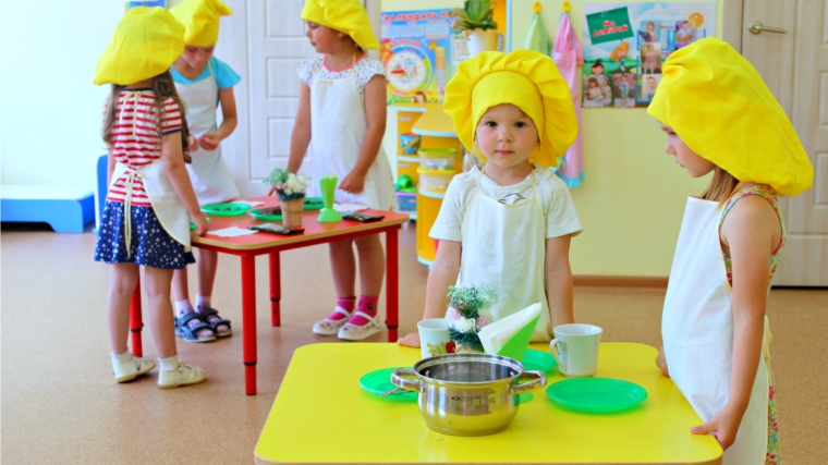 В дежурных группах детских садов столицы продолжают работать кулинарные школы