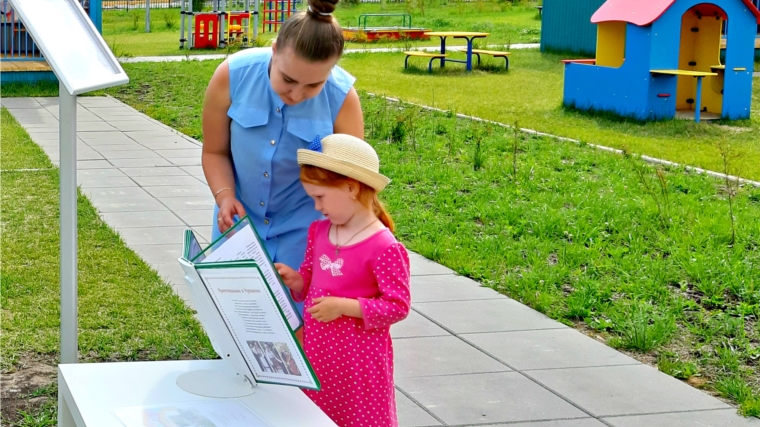 В столичных детских садах для родителей дежурных групп оформлены мобильные информационные стенды