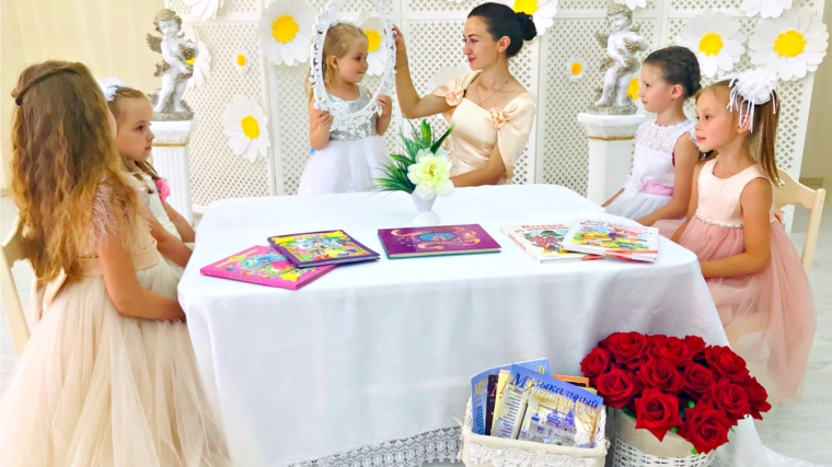 Речь юной леди: в детских садах города Чебоксары реализуется проект «Школа благородных девиц»