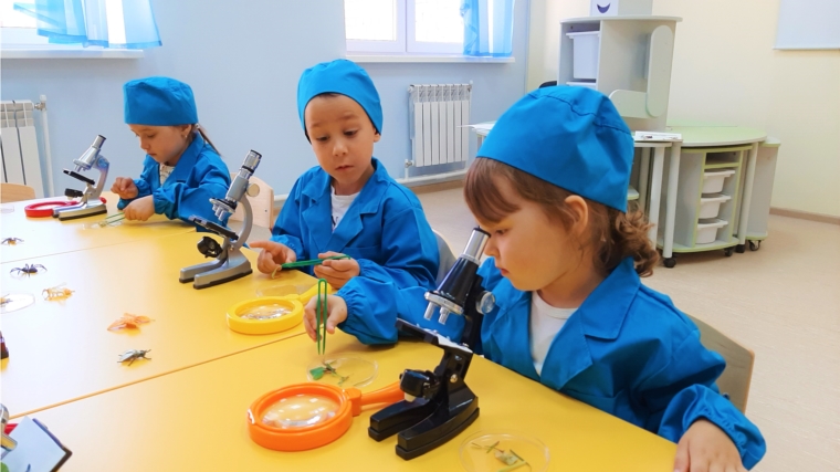 В дошкольных учреждениях столицы воспитанники проводят интересные опыты в центрах экспериментирования