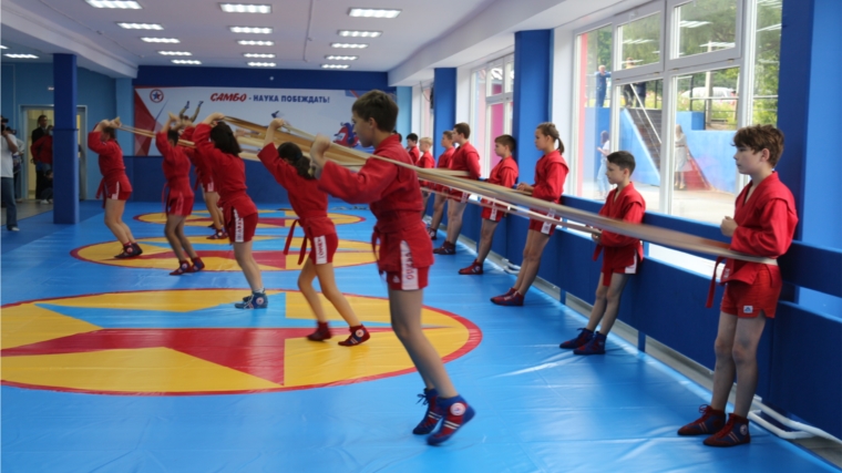 В чебоксарской школе № 2 открыли обновленный спортивный зал