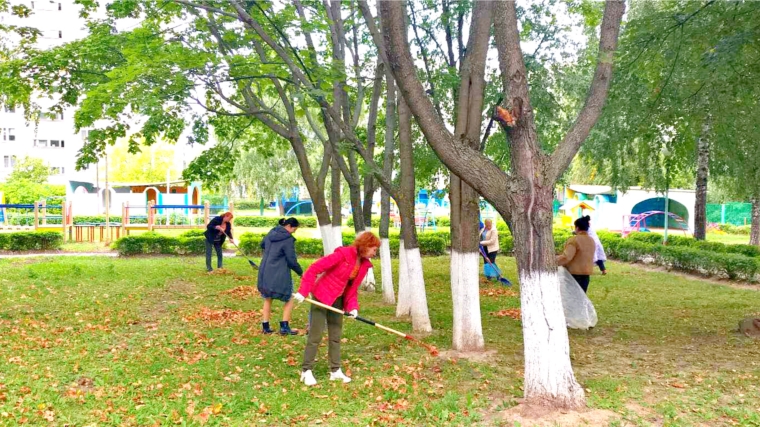 В детских садах города Чебоксары проходит «Чистый четверг» по уборке территорий