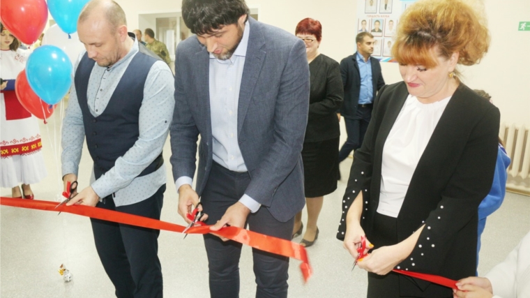 В столице состоялось торжественное открытие борцовского зала в чебоксарской школе № 17