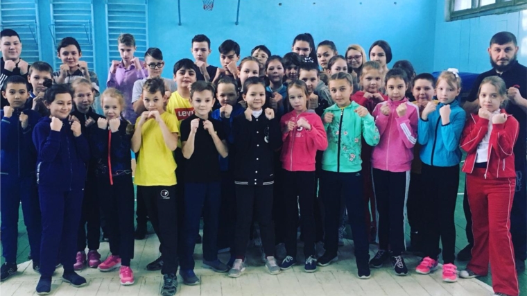 В рамках акции «Молодежь за здоровый образ жизни» в чебоксарских школах проходят спортивные мастер-классы