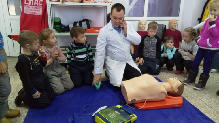 Экскурсия воспитанников столичных детских садов в Республиканскую станцию скорой помощи
