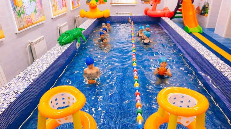 Юные чебоксарцы учатся плавать
