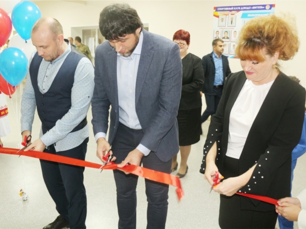 В чебоксарской школе №17 открыли борцовский зал